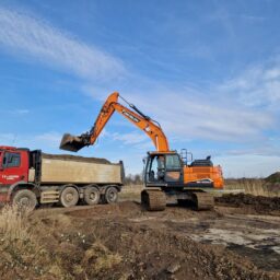 Develon DX225lc voor M. van Leeuwen 1